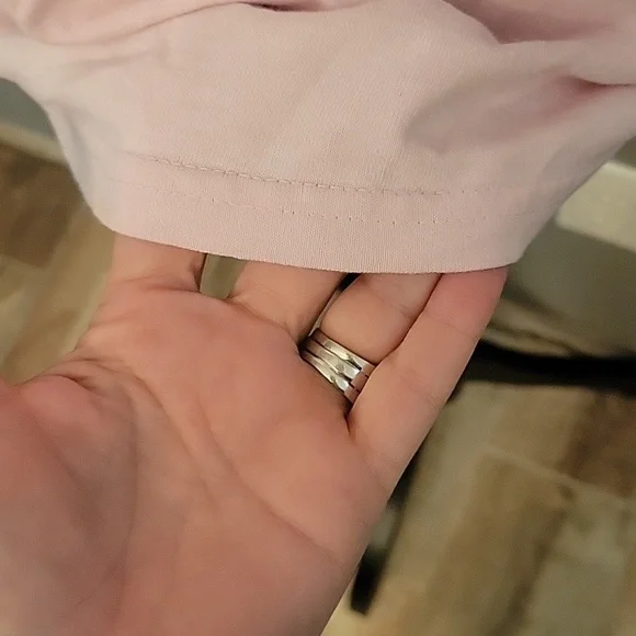 Unisex Small Pink Long Sleeve Teddy Swims Concert T Shirt NWOT - Picture 5 of 7